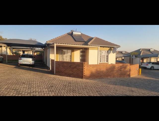 2 BEDROOM TOWNHOUSE FOR SALE IN THE REEDS